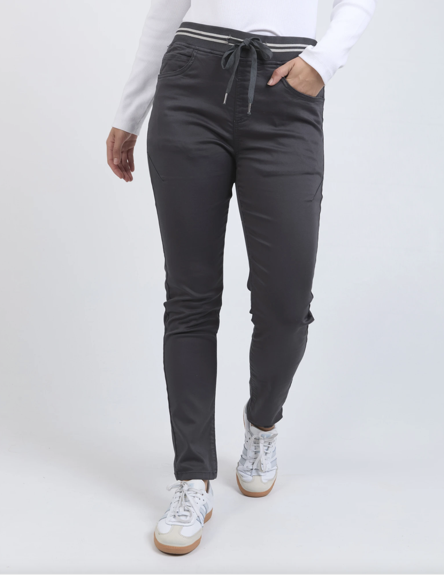 Sylvia Jogger - Charcoal