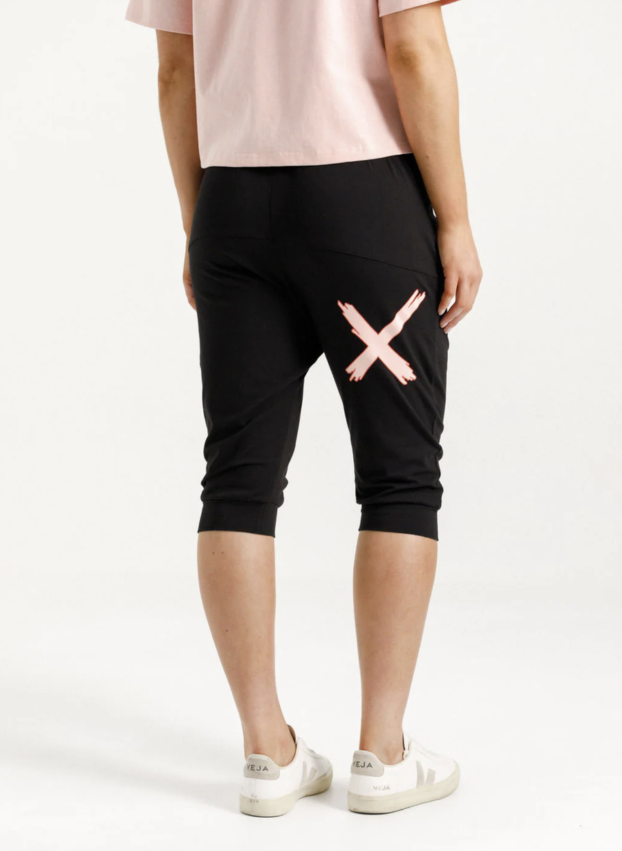 3/4 Apartment Pants - Black with Blossom Berry X