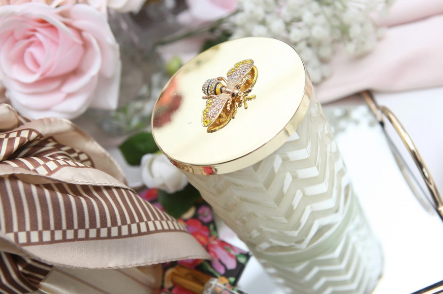 Herringbone Candle with Scarf Blond Vanilla - Cream & Golden Bee Lid