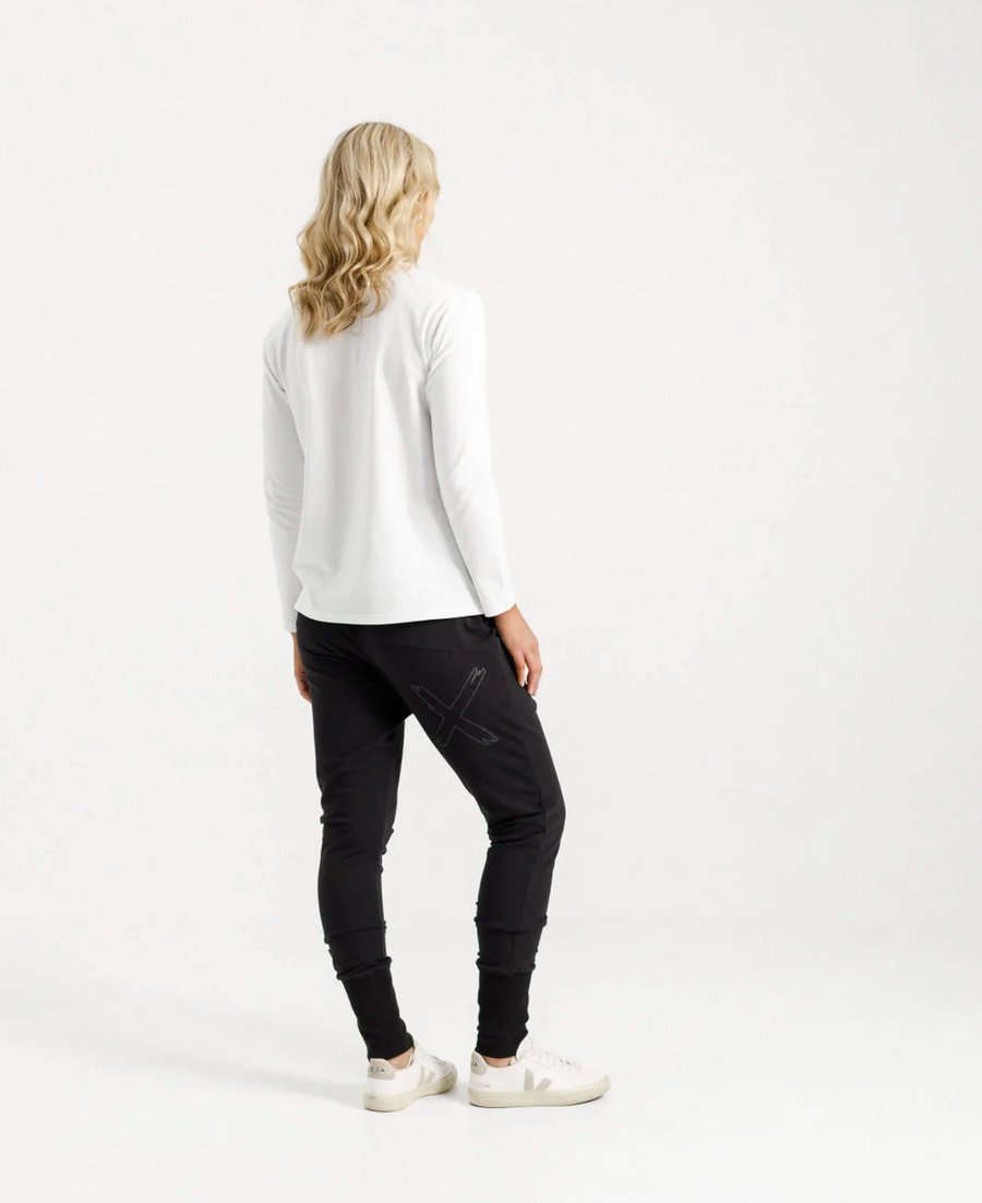 Apartment Pants Winter - Black with Black X Outline