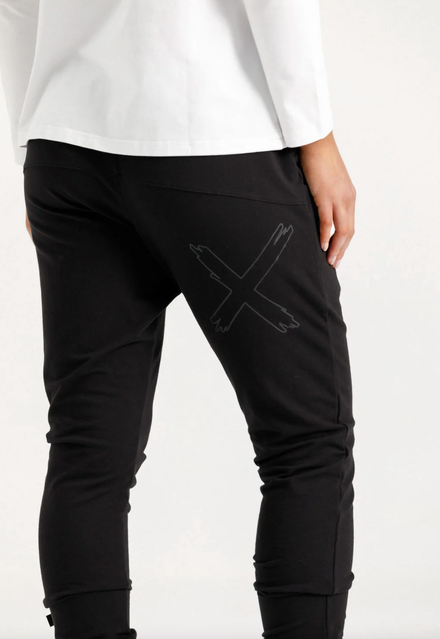 Apartment Pants Winter - Black with Black X Outline