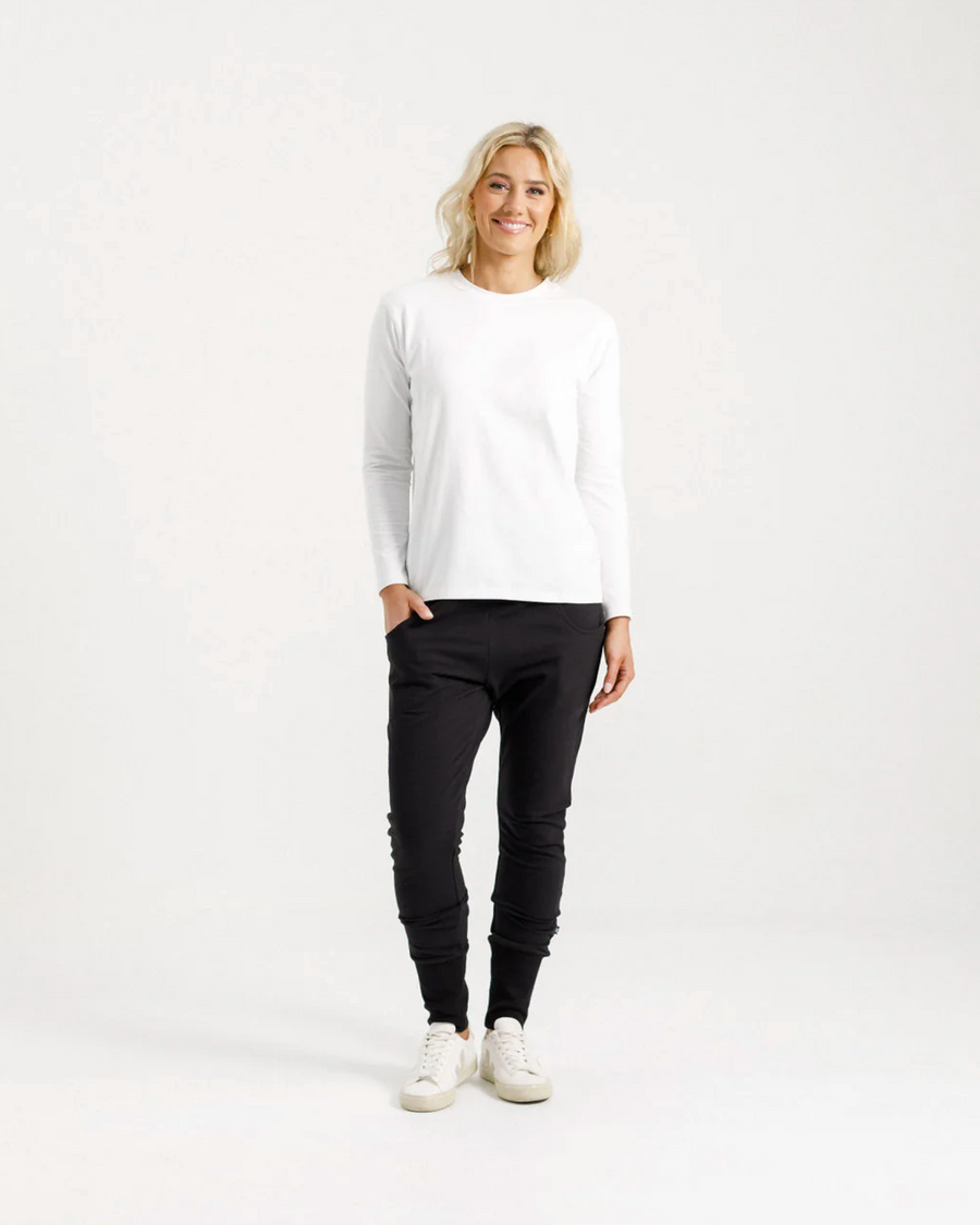 Apartment Pants Winter - Black with Black X Outline