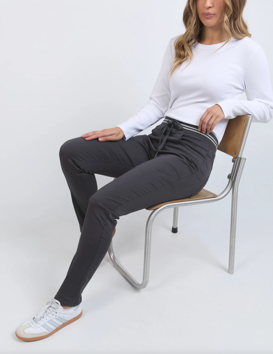 Sylvia Jogger - Charcoal