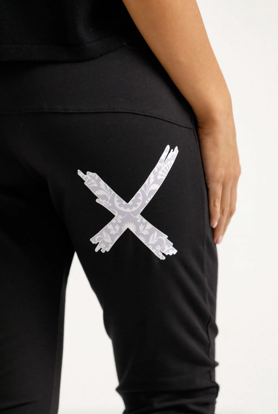 Apartment Pants Winter - Black with Lilac Damask X