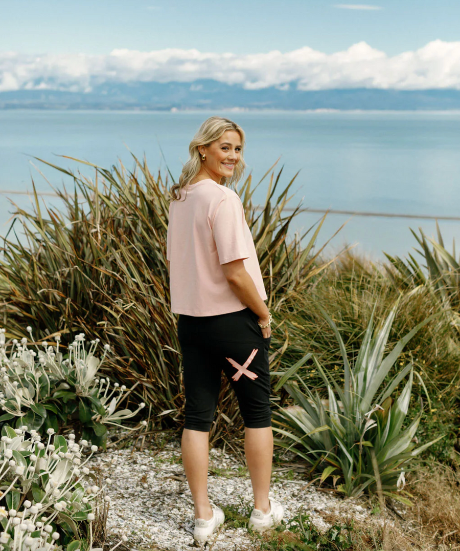 3/4 Apartment Pants - Black with Blossom Berry X