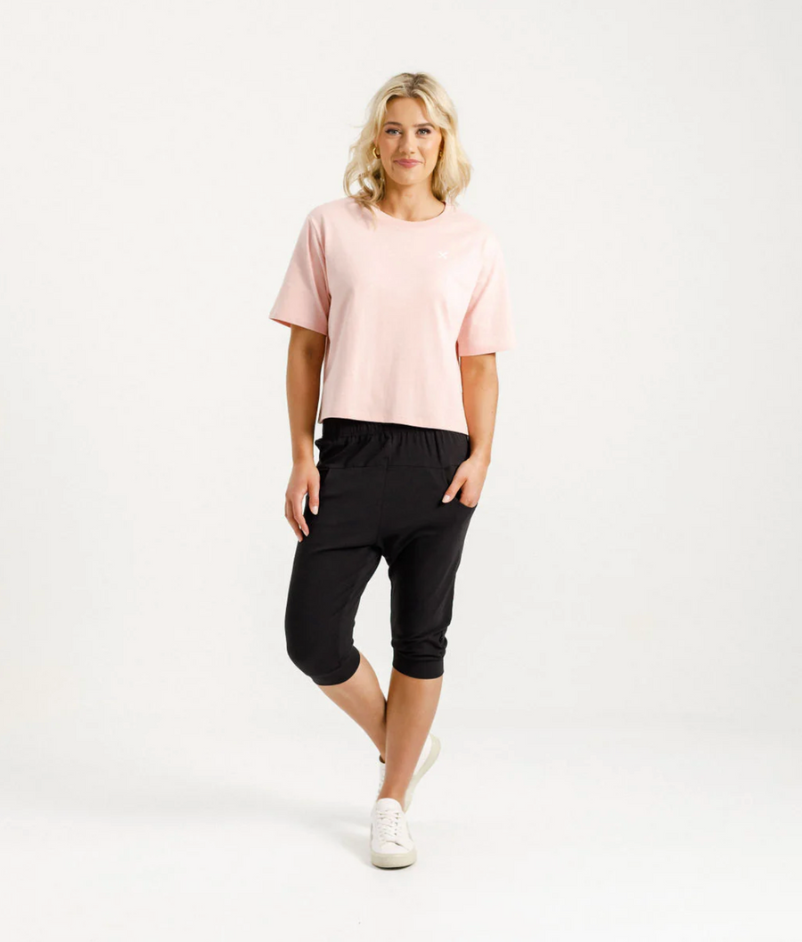 3/4 Apartment Pants - Black with Blossom Berry X