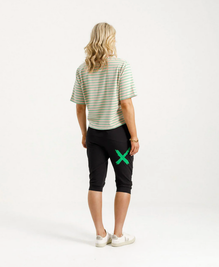 3/4 Apartment Pants - Black with Kelly Green X