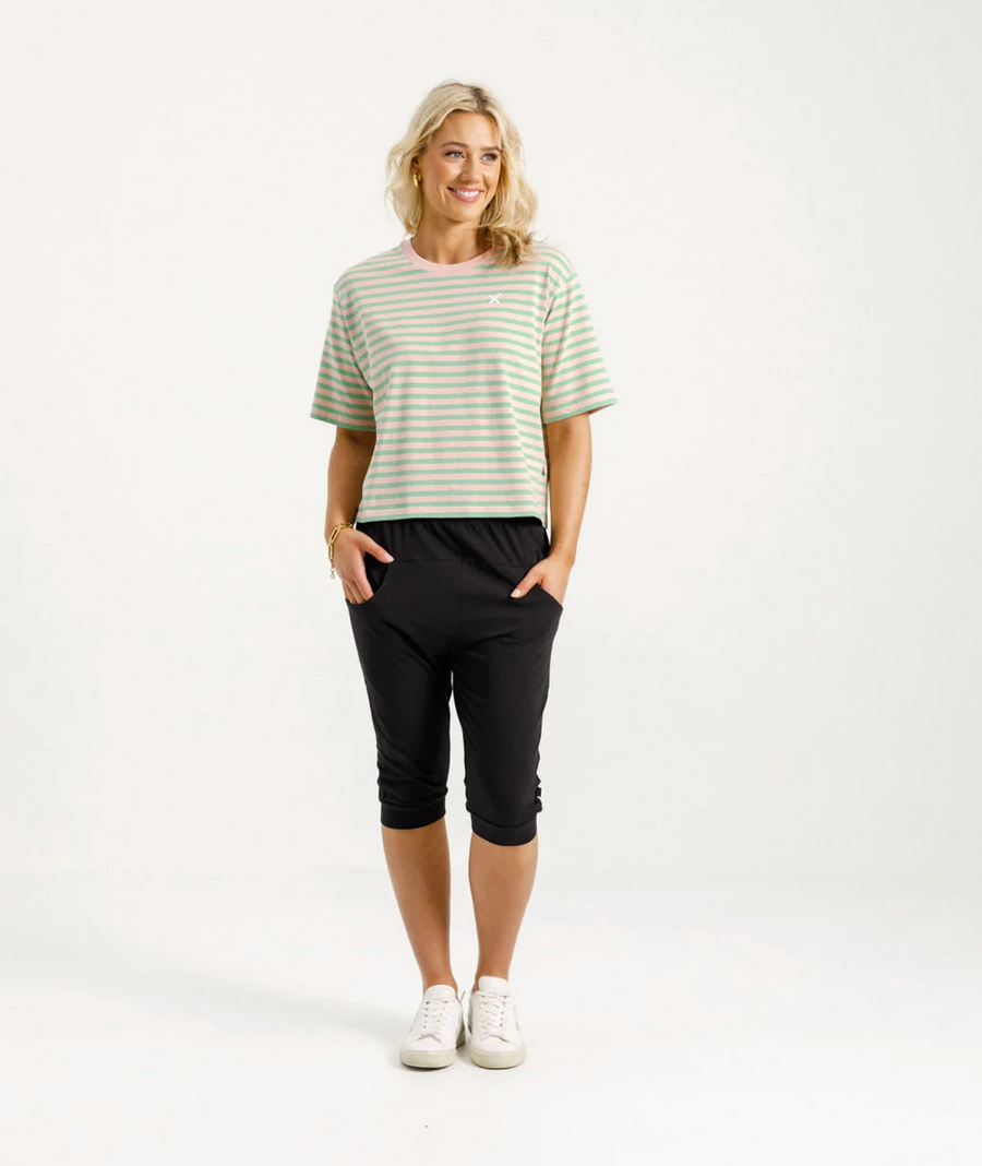 3/4 Apartment Pants - Black with Candy Apple X