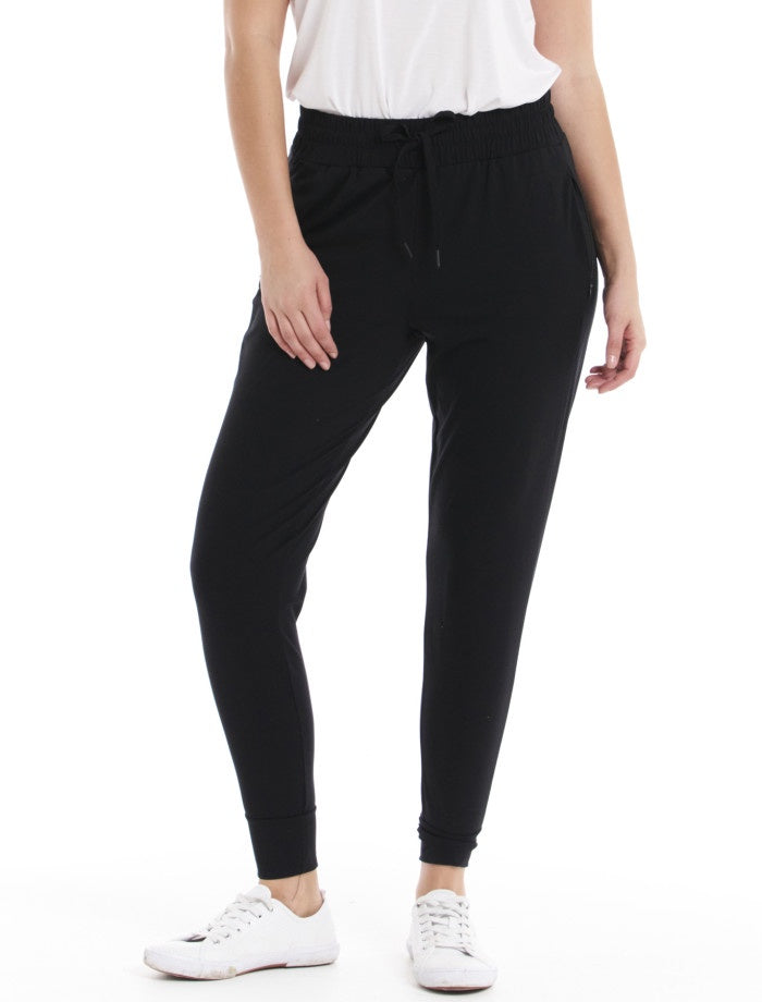 Cara Travel Jogger - Black