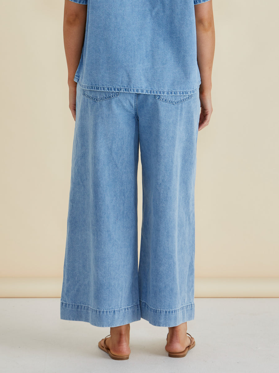 Saffra Relax Leg Jean - Medium Wash